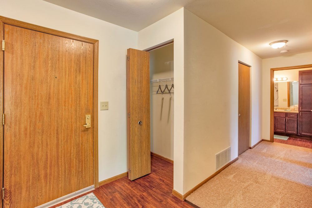 Ambrose Ridge Apartments Grand Rapids MI Entryway 9138