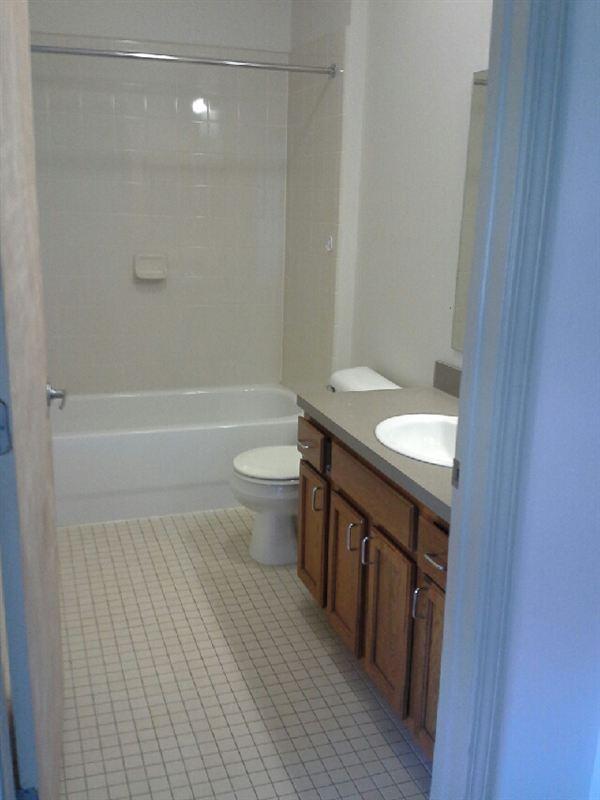 Beacon Square Pontiac MI Bathroom