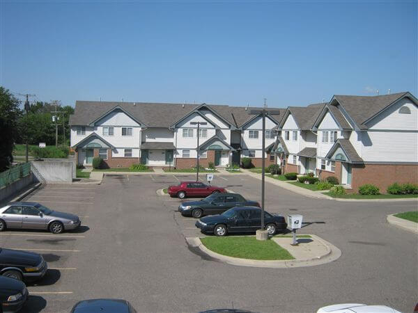 Benjamin Manor Highland Park MI Parking Lot