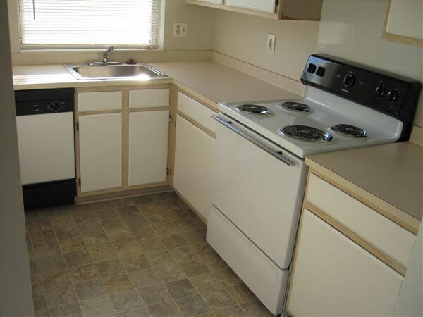 Benjamin Manor Highland Park MI Townhomes Kitchen