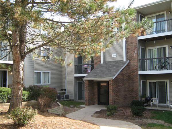 Camelot Hills Lansing MI Apartments Entry