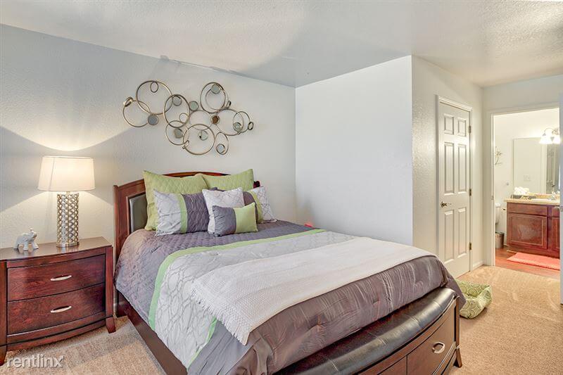 Chase Run Apartments Mt Pleasant MI 2 Bed 2 Bath Master Bedroom with Bathroom