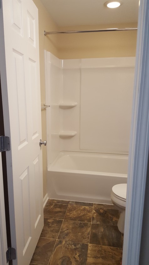 Colony Arms Apartments Detroit MI Bathrooms