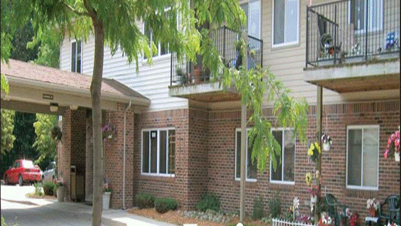 Dauner Haus Fenton MI Apartments Exterior