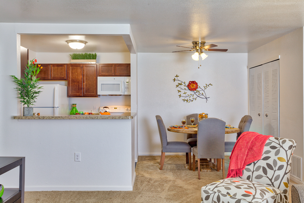 Silver Creek Apartments Flat Rock MI Dining Room Kitchen 0055