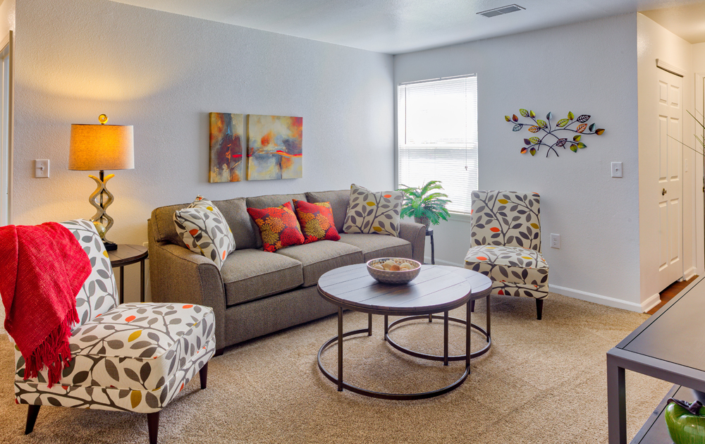 Silver Creek Apartments Flat Rock MI Living Room 0018