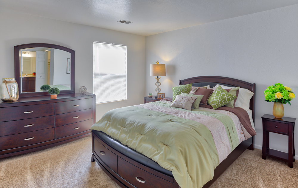 Silver Creek Apartments Flat Rock MI Master Bedroom 9936