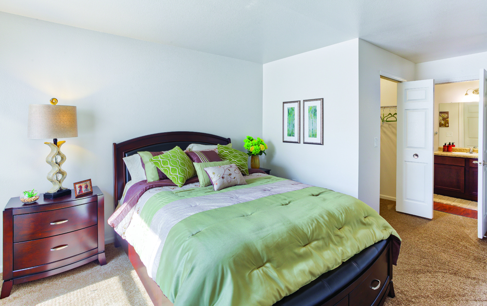 Silver Creek Apartments Flat Rock MI Master Bedroom 9938