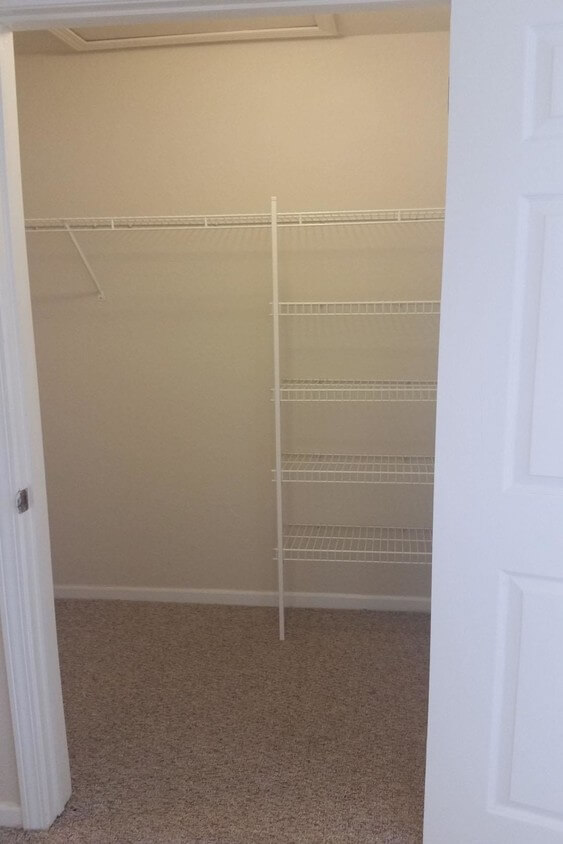 greenwood-village-hillsdale-mi-walk-in-closet