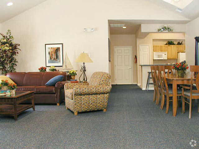 hillside-club-apartments-petoskey-mi-club-house