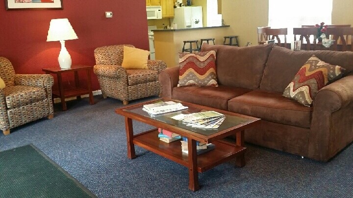 hillside-club-apartments-petoskey-mi-living-room